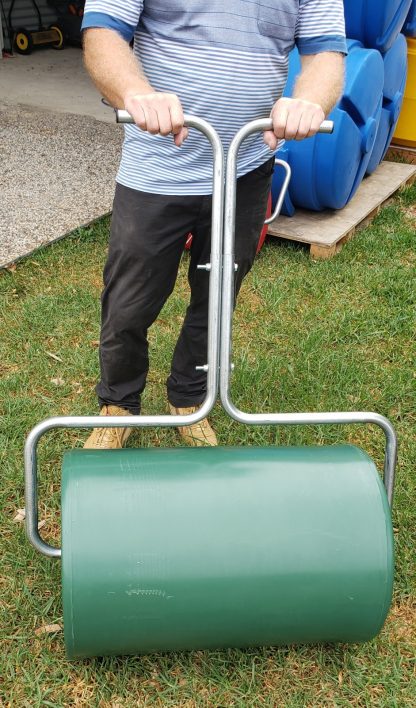 100l roller with pull handle